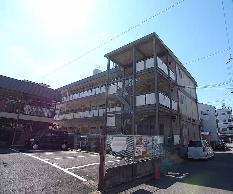 京都市伏見区深草新門丈町のマンションの建物外観