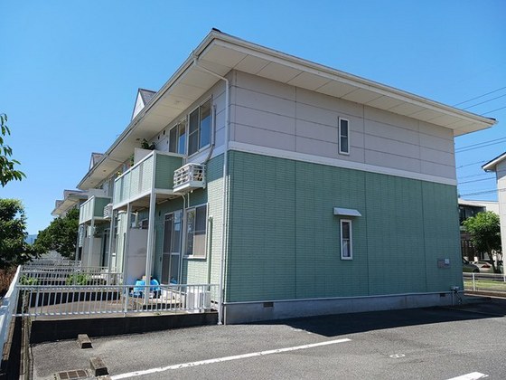 【岡山市中区海吉のアパートの建物外観】