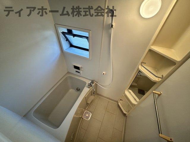 バス・シャワールーム　落ち着いた空間のお風呂です