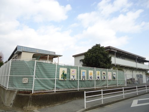 幼稚園・保育園　香芝市立認定こども園下田幼稚園（幼稚園・保育園）まで449m