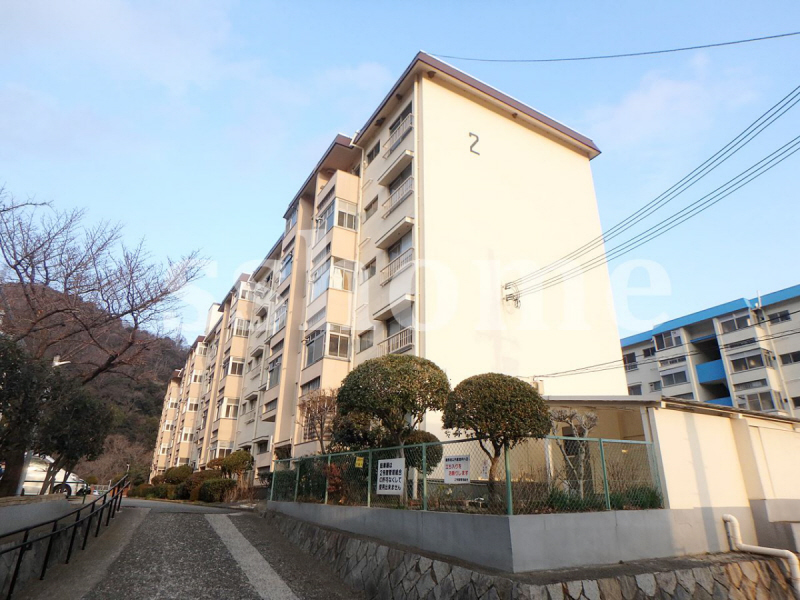 鶴甲コーポ2号館の建物外観