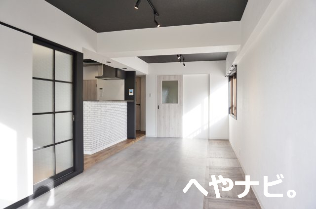 【名古屋市千種区茶屋が坂のマンションの居室・リビング】