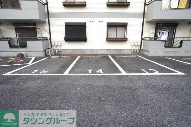 【北本市本町のマンションの駐車場】