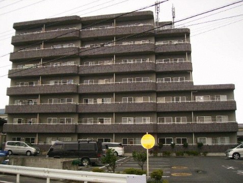 上尾市大字上尾下のマンションの建物外観