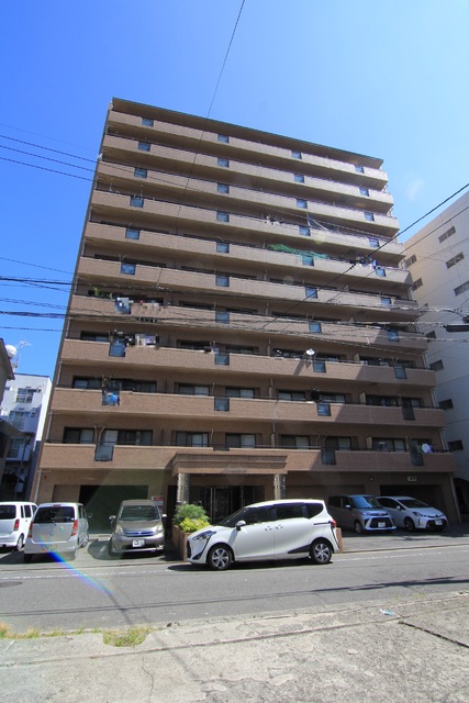 松山市三番町のマンションの建物外観