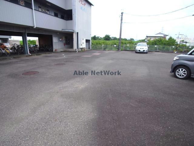 【岐阜市北柿ケ瀬のマンションの駐車場】