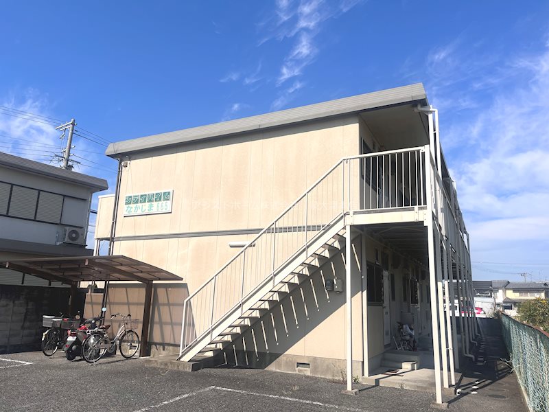 【岸和田市岡山町のアパートの建物外観】