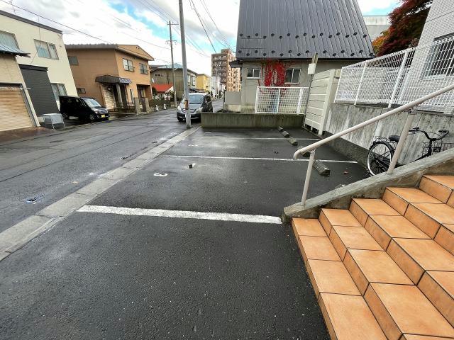 【函館市元町のマンションの駐車場】