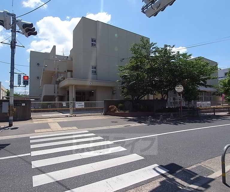 【メゾンデール庭井の小学校】