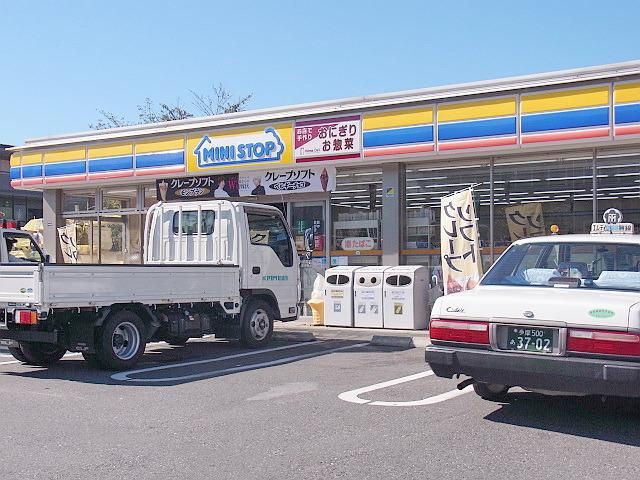 【小金井市梶野町のアパートのコンビニ】