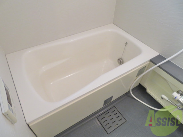 バス・シャワールーム　バスルームはこちらです。広々としてゆったり休めます。