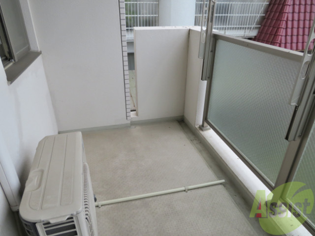 バルコニー　バルコニーは幅があり、広い印象を受けました。