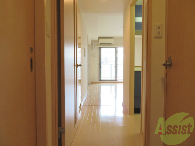 玄関　玄関の様子です。明るい印象ですね。気分もあがりそう。