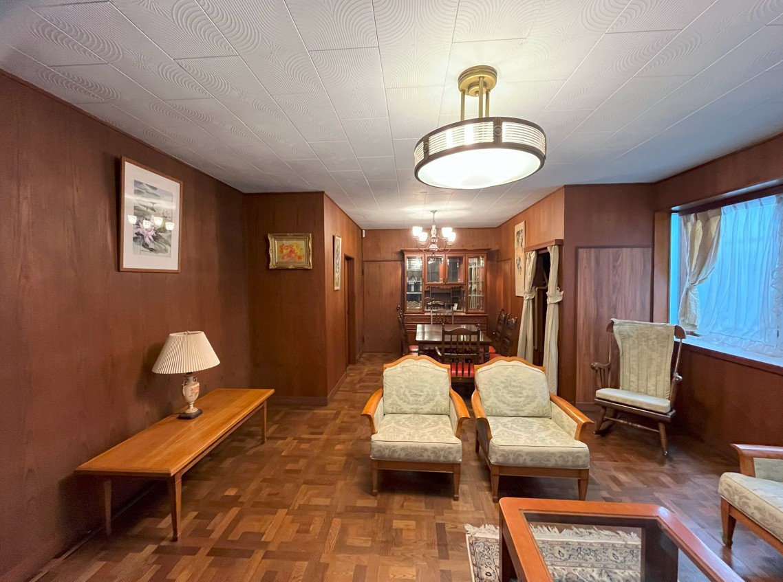 居室・リビング　レトロアンティークな雰囲気です。