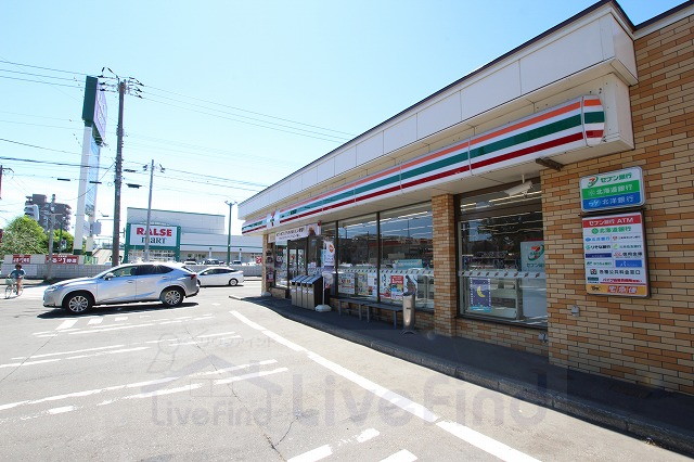 コンビニ　セブンイレブン札幌豊平13丁目店（コンビニ）まで126m
