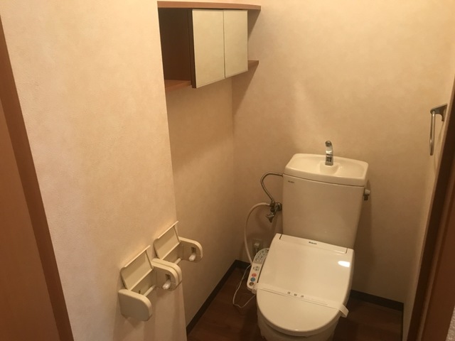 トイレ　温水洗浄暖房便座