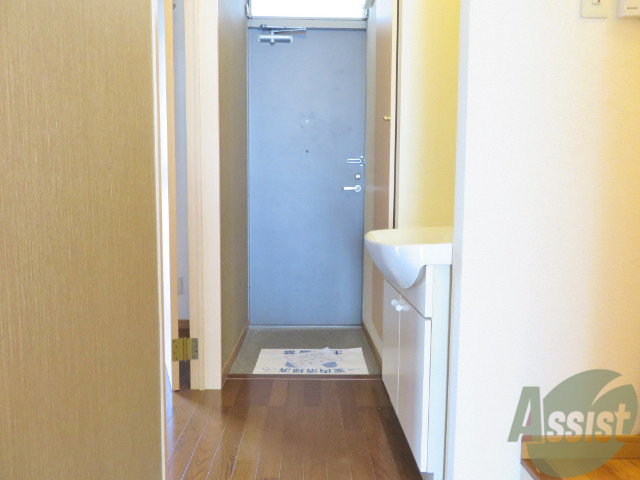 玄関　こちらが玄関です入ってすぐ、手洗いうがいが出来て衛生的ですね