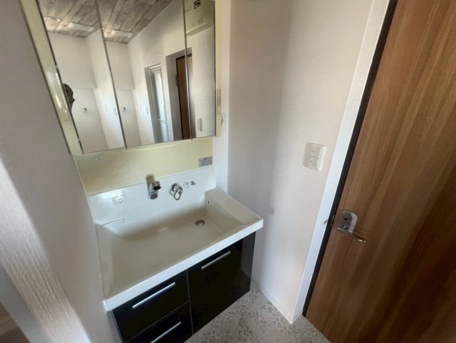 洗面設備　コンパクトで使いやすい洗面所