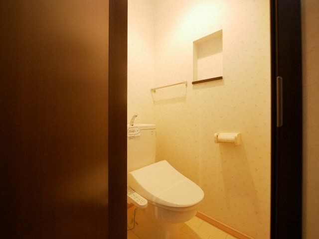 トイレ　清潔感のあるウォシュレット付きのトイレです♪