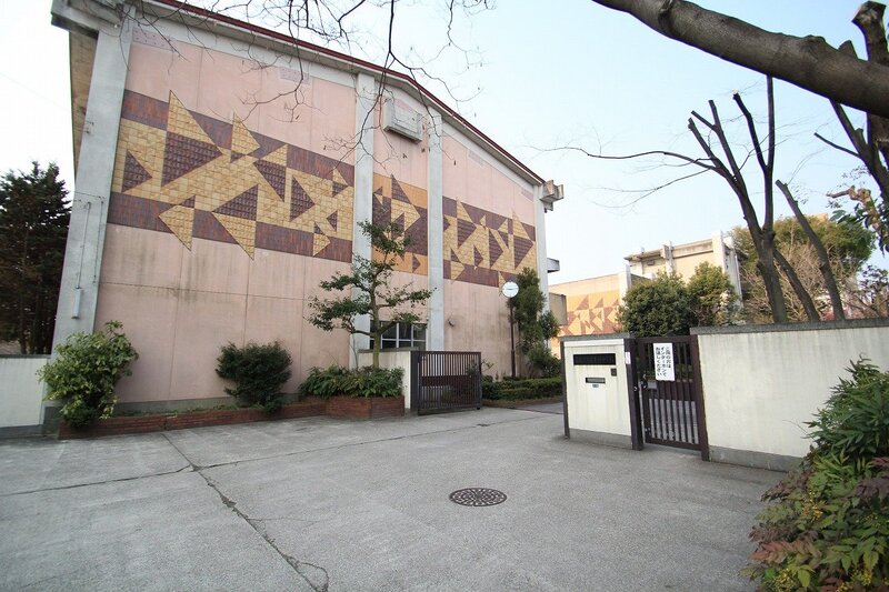 中学校　名古屋市立千種中学校（中学校）まで633m