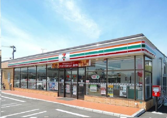 コンビニ　セブンイレブン（コンビニ）まで400m