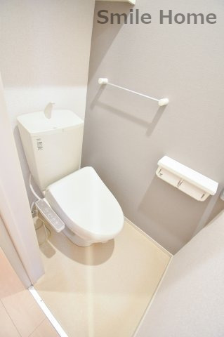 トイレ　清潔感があるトイレです。入るとホッとする、そんな空間。