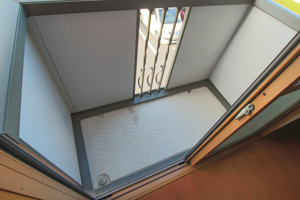 バルコニー　同じ建物の別なお部屋