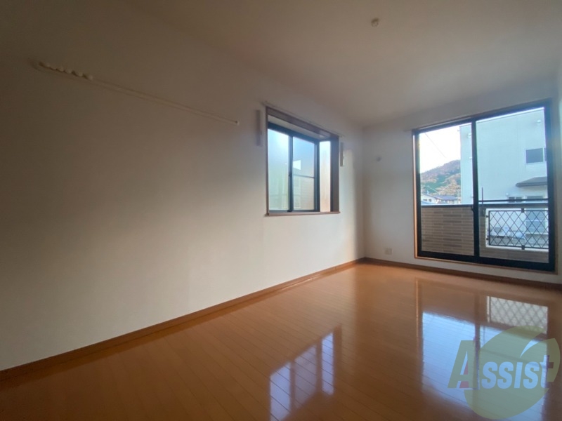 その他部屋・スペース　８．２５帖の洋室です。ベットを置いても余裕のあるお部屋です。