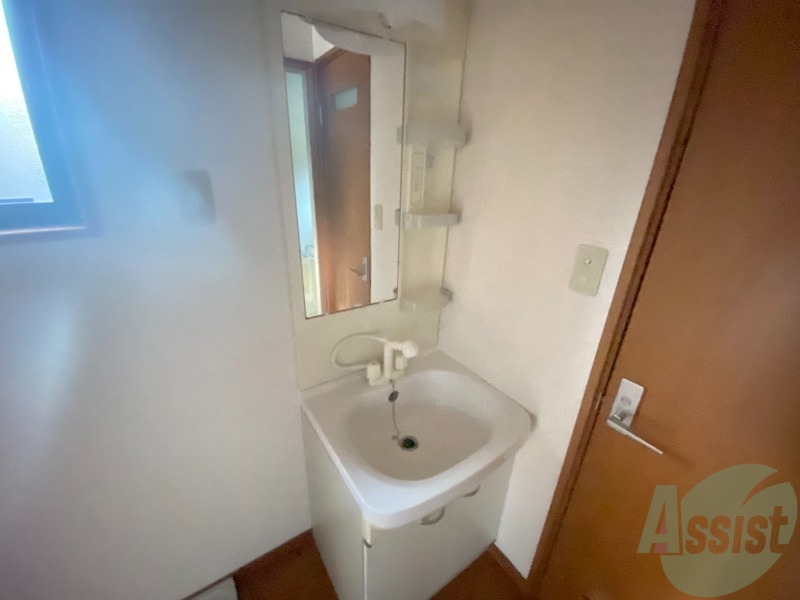 洗面設備　洗面台は独立しています。朝の身支度はこちらでどうぞ～