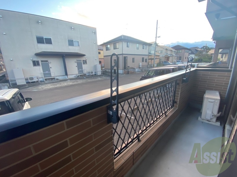 バルコニー　バルコニーがあるので洗濯物は外に干せそうですね～