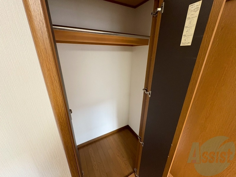 収納　クローゼットを開けてみました。お洋服が沢山しまえそう！