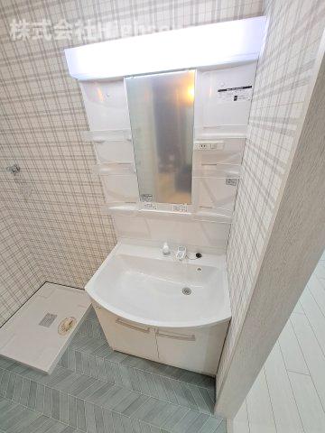 洗面設備　ゆったりとスペースのある洗面所