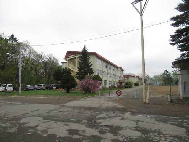 小学校　帯広市立稲田小学校（小学校）まで879m