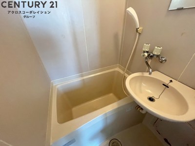 洗面設備　浴室内に洗面台付き！