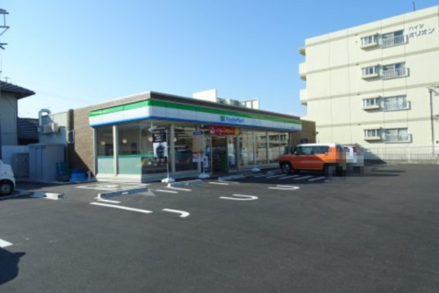 コンビニ　ファミリーマート 岡崎緑丘店（コンビニ）まで111m