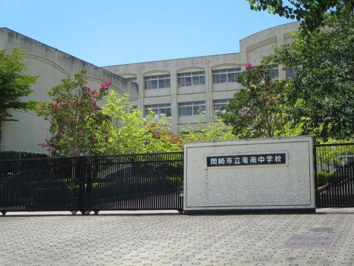 中学校　竜南中学校（中学校）まで384m