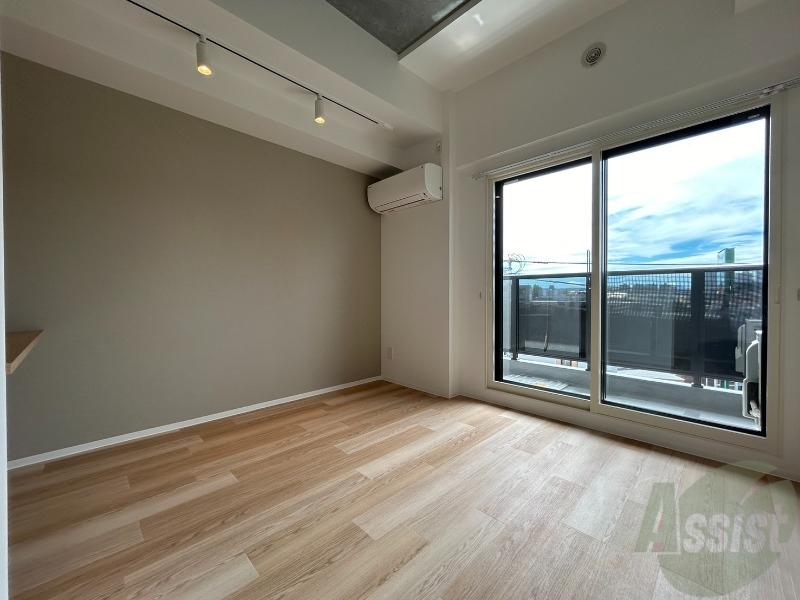 居室・リビング　アクセントクロスがお洒落なお部屋になっています！