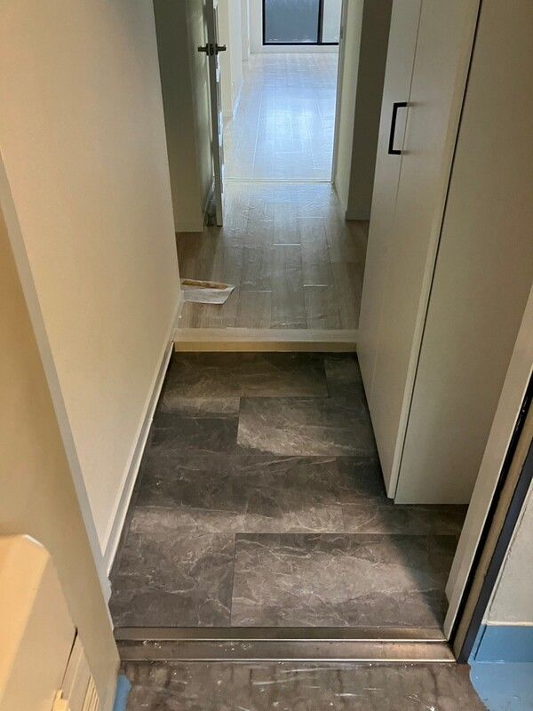 玄関　落ち着いたトイレです