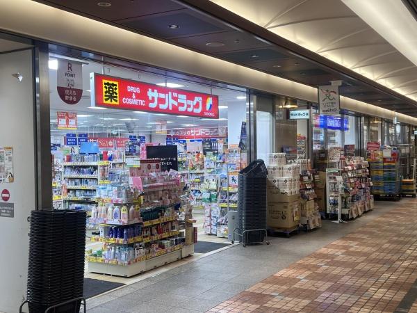 ドラックストア　サンドラッグゼスト御池店（ドラッグストア）まで552m
