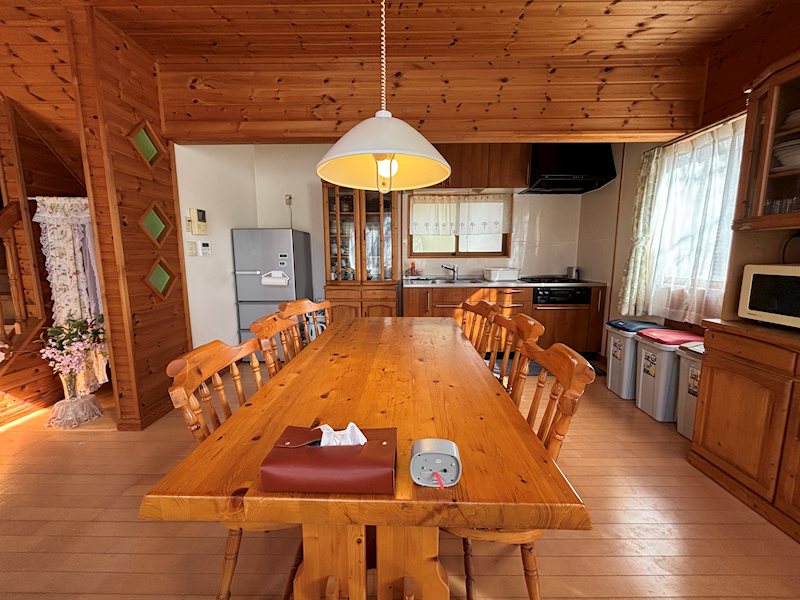 居室・リビング　明るいダイニング