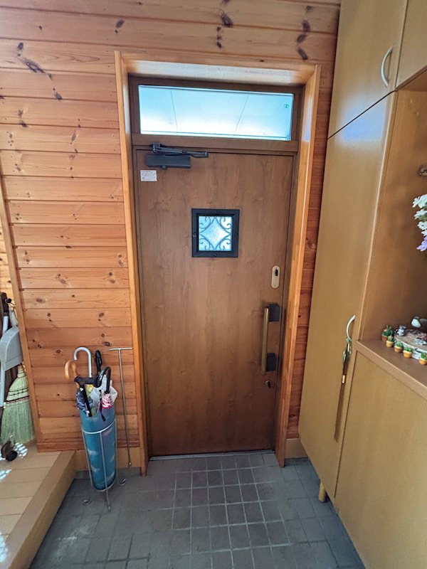 玄関　リビングスペースにすぐつながっている玄関