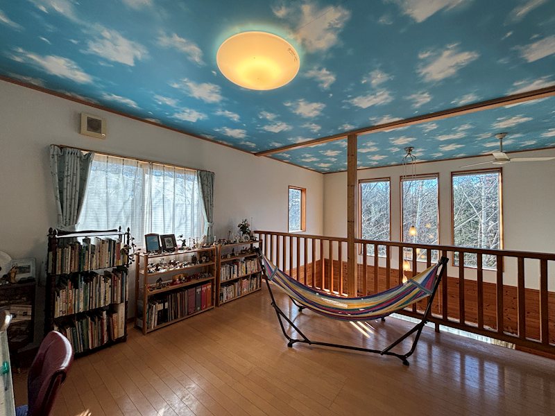 その他共有部分　2階のロフトスペース。空柄の天井が素敵です。