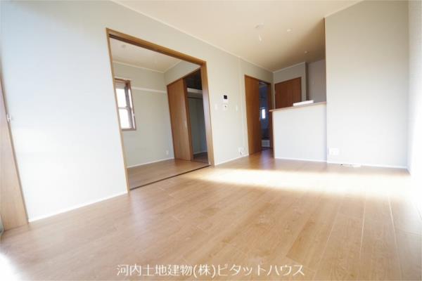 居室・リビング　９．５帖ＬＤＫ※類似室内