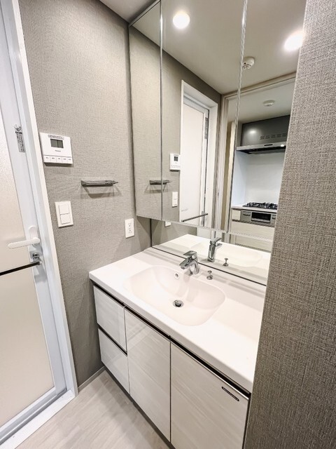 洗面設備　※写真は同タイプ住戸です。