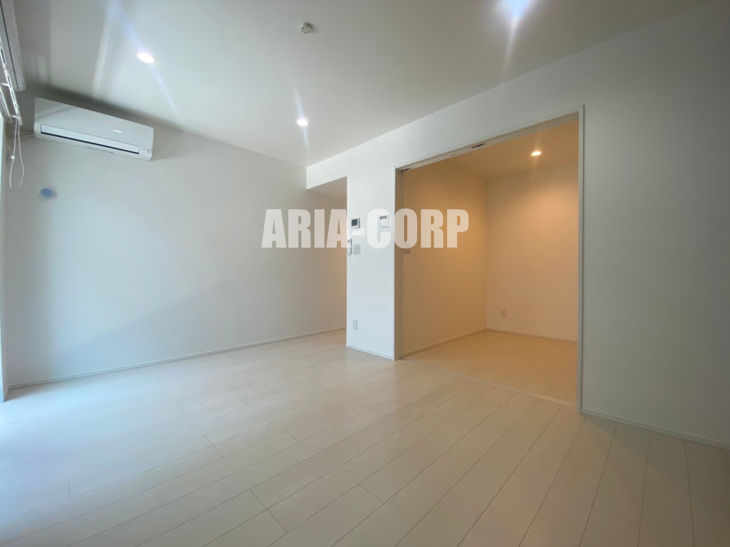 居室・リビング　広々としたお洒落な空間！デザイナーズ物件ならではの綺麗さです