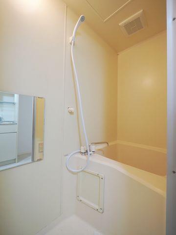 バス・シャワールーム　バスルーム　綺麗に清掃されています。