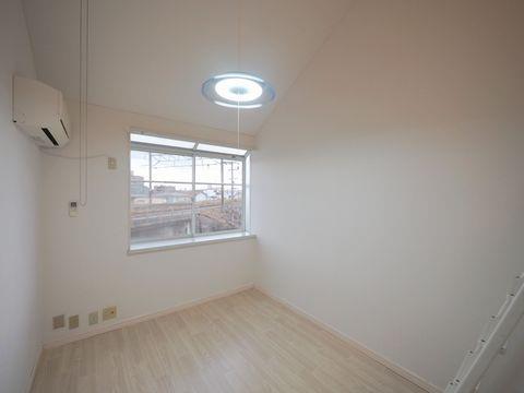 居室・リビング　洋室6帖　フローリングです。南向きで日当り良好。