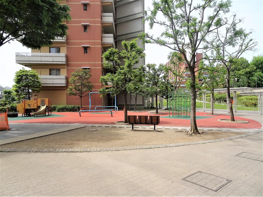 公園　マンション敷地内の公園（公園）まで10m