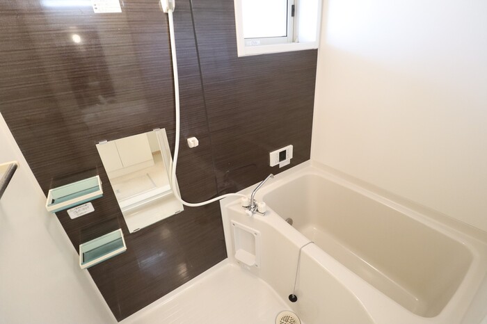 バス・シャワールーム　落ち着いた空間のお風呂です