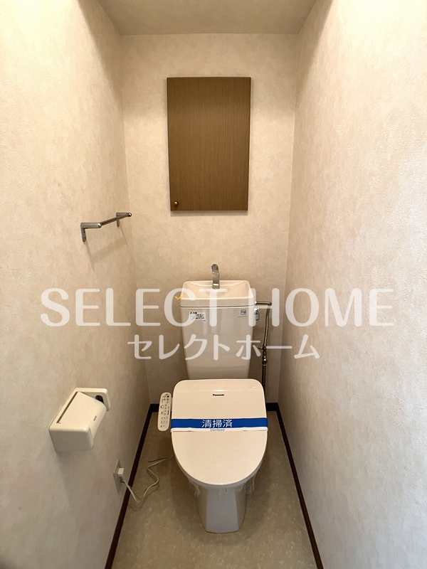 トイレ　落ち着いた色調のトイレです
